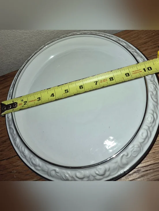 Gerold Porzellan Center Bowl: Bavaria Cream & Gold, Raised Roses, Tri-Footed - Picture 2 of 6